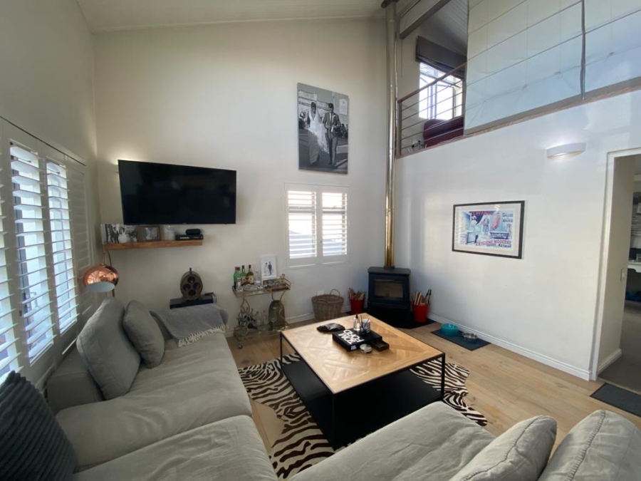 2 Bedroom Property for Sale in Vredehoek Western Cape